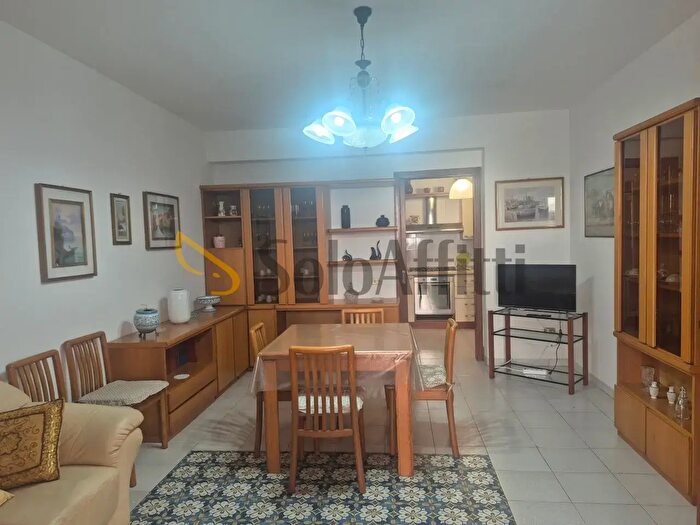 Appartamento trilocale in affitto in Via Roma, Silvi