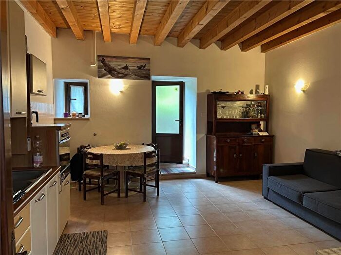Casa con 6 locali in vendita in Via Robbiadecco, Foresto Sparso