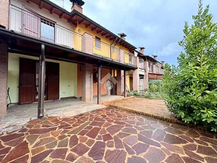 Casa quadrilocale in vendita in Via Grazia Deledda, Pontevico