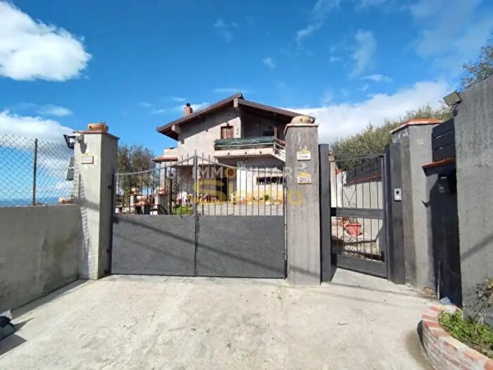 Casa con 6 locali in vendita in Via Cavaliere Bosco, Santa Maria Di Licodia