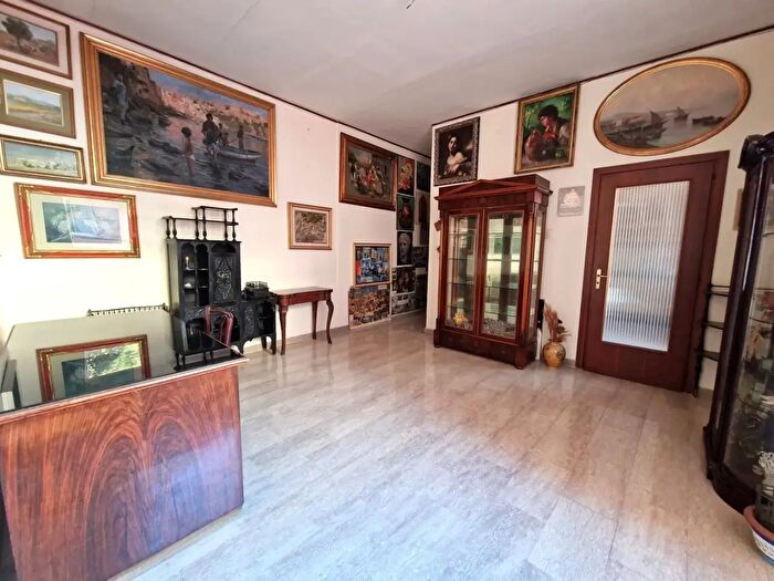 Appartamento trilocale in vendita in Via Toledo, Napoli