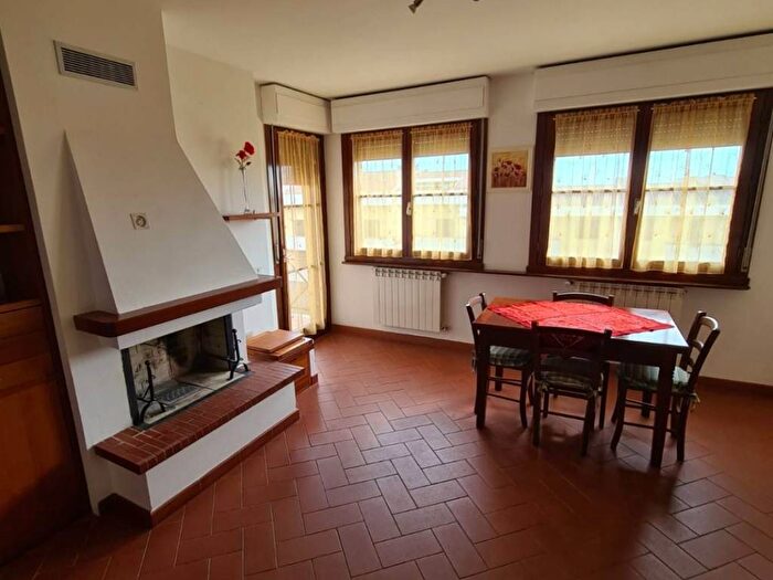 Appartamento trilocale in affitto in San Mauro, Signa