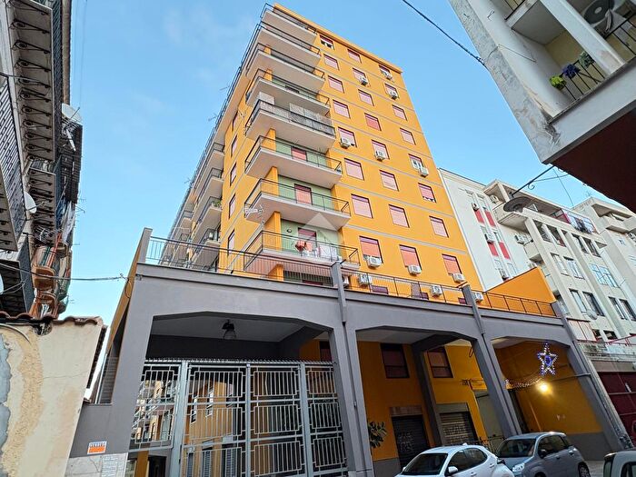 Appartamento trilocale in vendita in Via Stanislao Cannizzaro, Palermo