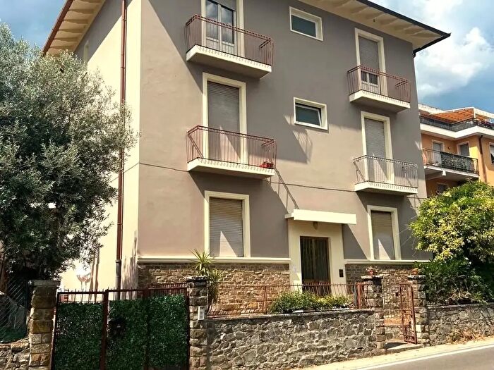 Appartamento con 6 locali in vendita in Reggello