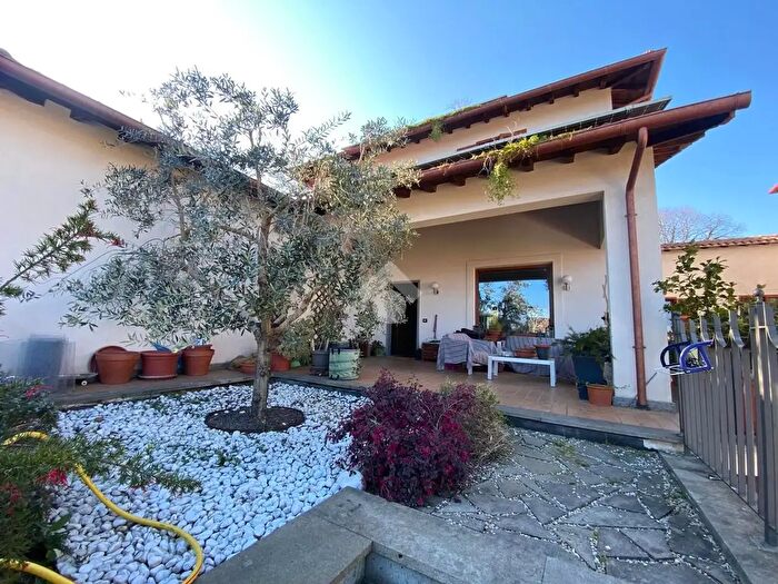 Casa con 6 locali in vendita in Via Acquarenza, Canepina