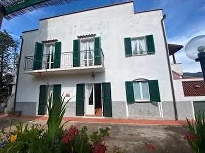 Casa con 6 locali in vendita in Portoferraio