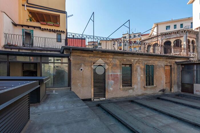 Appartamento con 5 locali in vendita in Via della Valverde, Verona