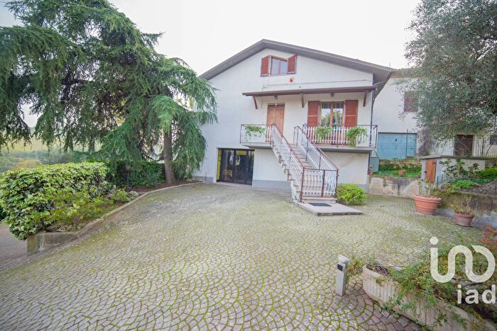 Casa con 12 locali in vendita in Frazione Frazione San Ginesio, Arcevia