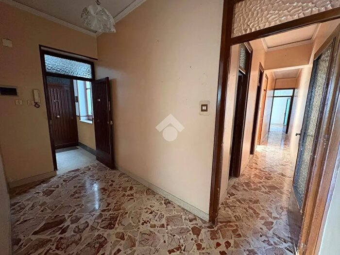 Appartamento trilocale in vendita in Via Roccazzo, Palermo