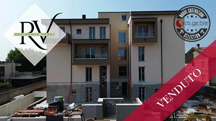 Appartamento quadrilocale in vendita in Via Giuseppe Verdi Rovello Porro, Rovello Porro