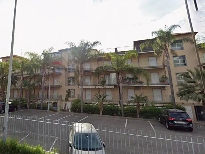 Appartamento trilocale in vendita in Via Piccolo Torrente Pagliara, Roccalumera