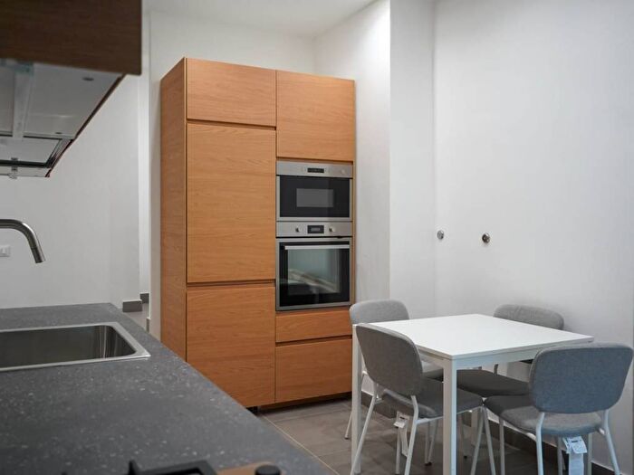 Appartamento trilocale in affitto in Via Andrea Pellizzone, Città Studi, Milano
