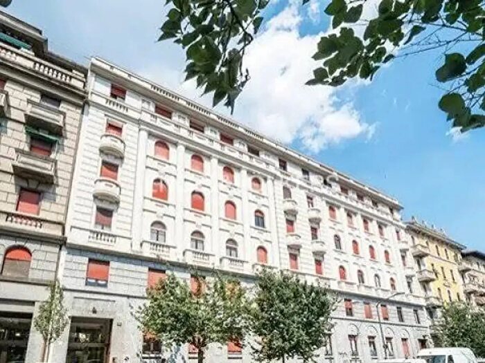 Appartamento quadrilocale in vendita in Via Monte Bianco, Milano