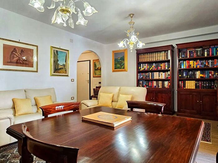 Appartamento con 6 locali in vendita in Via Marras, Sassari