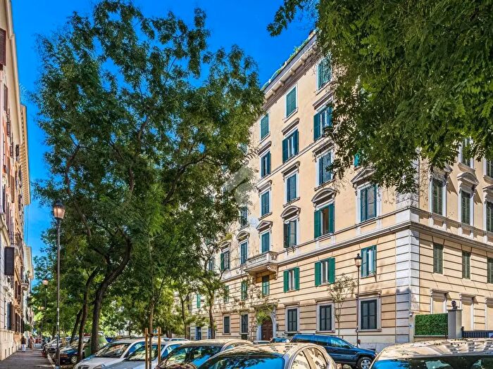 Appartamento trilocale in vendita in Via Germanico, Roma