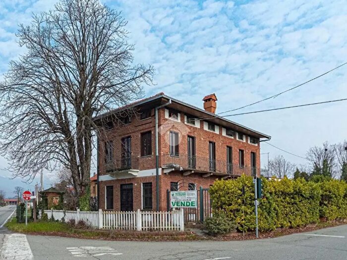 Casa con 7 locali in vendita in Strada Corio, San Carlo Canavese