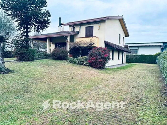 Casa con 6 locali in vendita in Via ª Strada, Fiesso DArtico