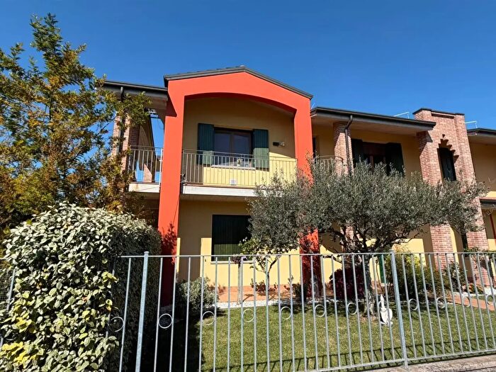 Appartamento trilocale in vendita in Via Malaspina, Arcole