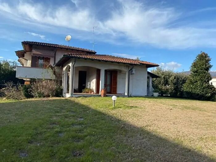 Casa con 7 locali in affitto in Forte Dei Marmi