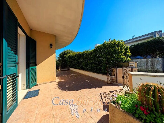 Casa con 7 locali in vendita in Via Supersano, Casarano