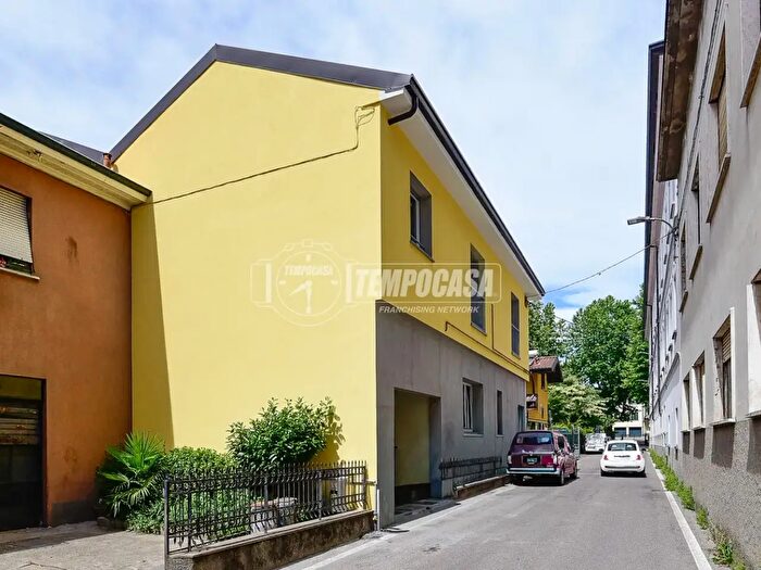Appartamento trilocale in vendita in Via XI Febbraio, Cantu'