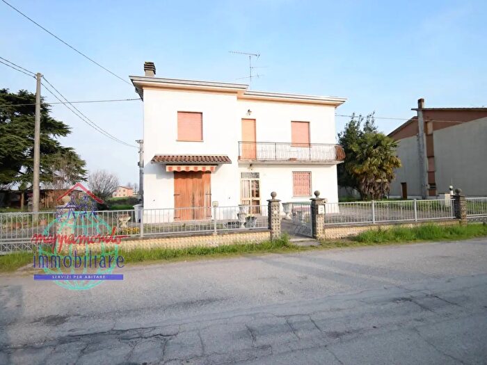 Casa con 5 locali in vendita in Via Paratore, Cento