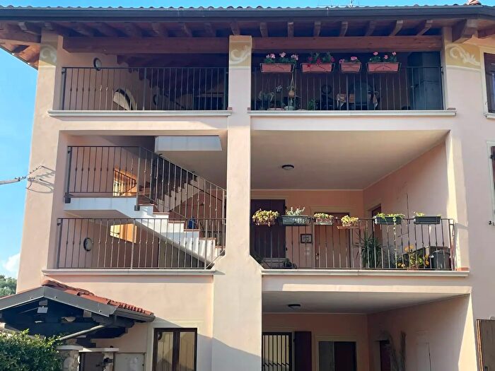 Appartamento quadrilocale in vendita in Puegnago Sul Garda