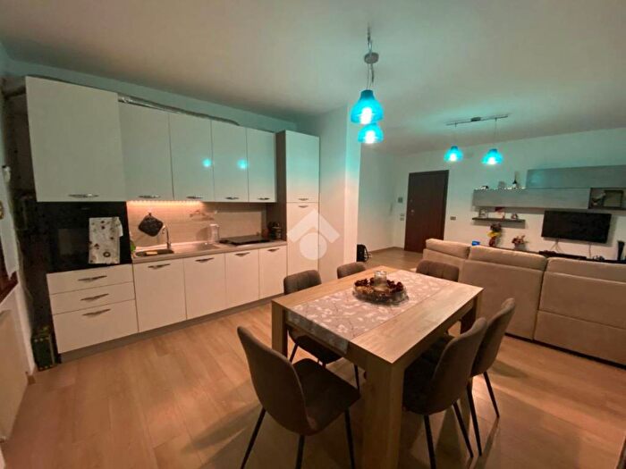 Appartamento trilocale in affitto in Centro, Resana