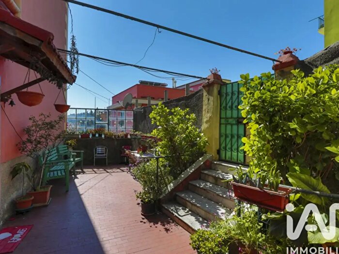 Casa con 8 locali in vendita in Via Antonietta Massuccone Mazzini Uni, Genova