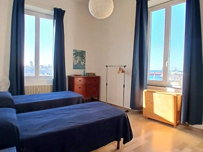 Appartamento trilocale in affitto in Via Giuseppe Avezzana, Lagaccio, Genova