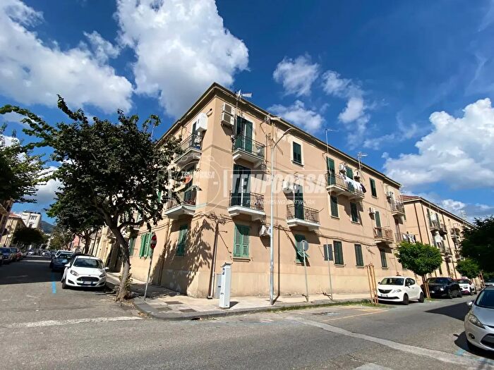 Appartamento trilocale in affitto in Via Ugo Bassi B, Messina