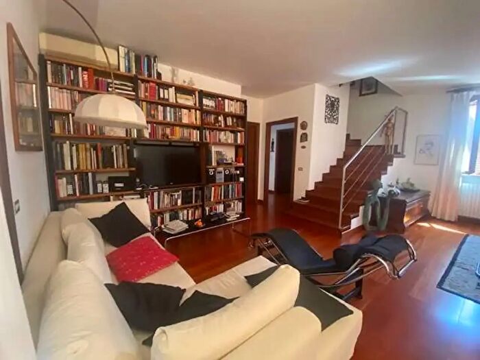 Casa con 5 locali in vendita in Via Camillo Benso Conte di Cavour, San Giorgio Piacentino