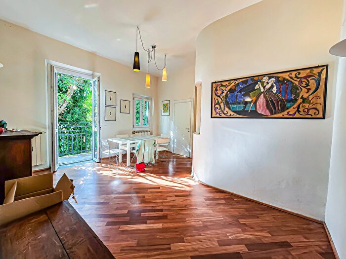 Appartamento con 6 locali in vendita in Viale Francesco Petrarca, Firenze