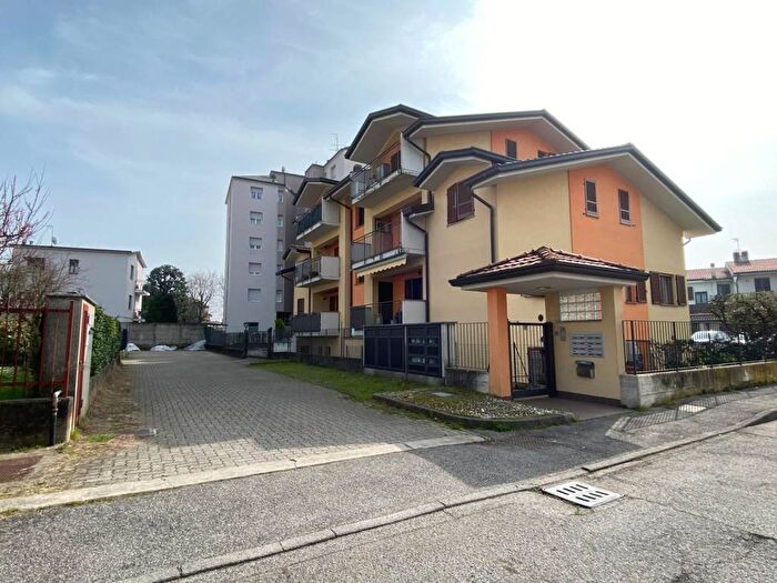 Appartamento bilocale in affitto in Via Daniele Manin, Villasanta