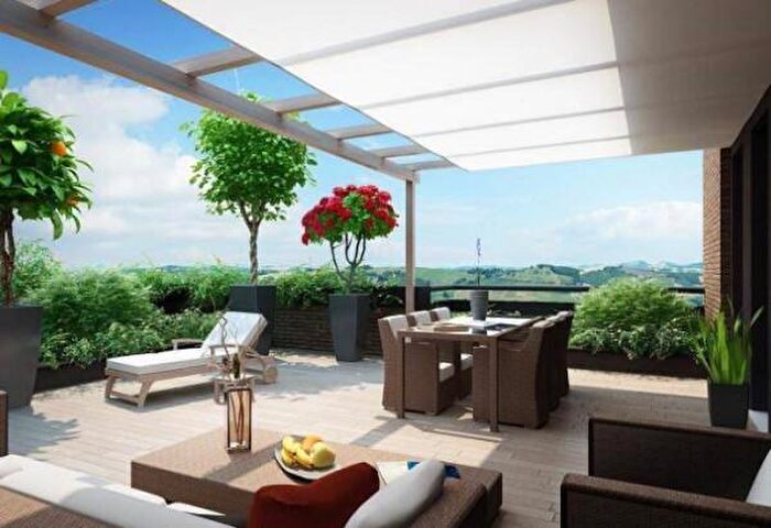 Appartamento con 6 locali in vendita in Via Lucrezia Romana, Ciampino