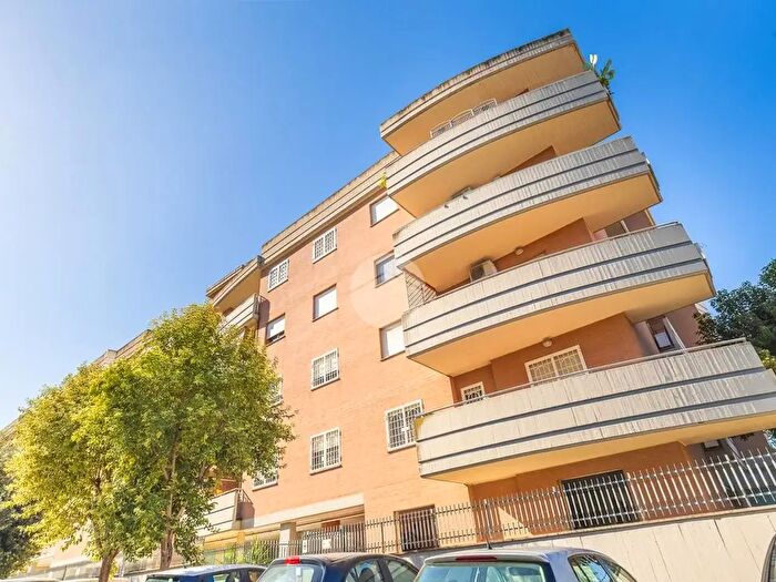 Appartamento trilocale in vendita in Via Rodolfo Verduzio, Roma