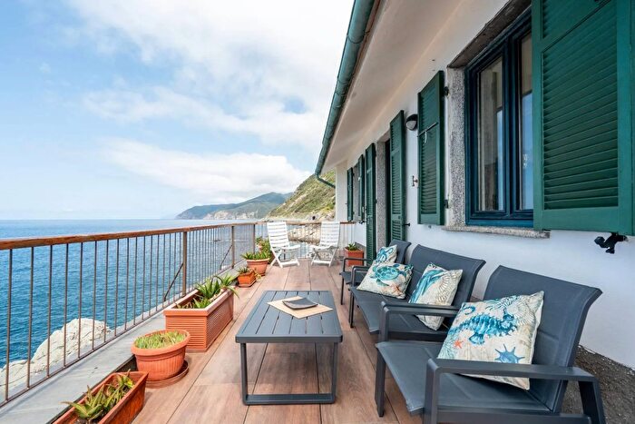 Casa quadrilocale in affitto in Deiva Marina, Framura