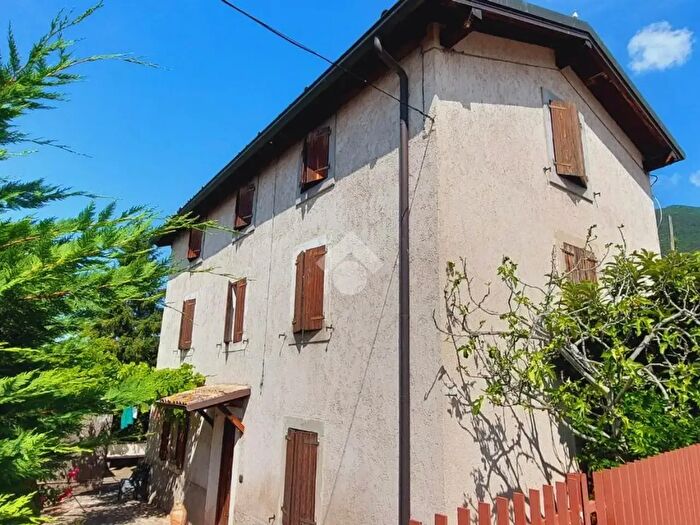 Casa con 5 locali in vendita in Via Porton, Caprino Veronese