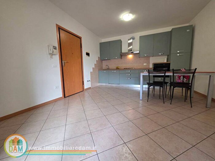 Appartamento trilocale in affitto in Via Giorgio Ambrosoli, Centro, Camisano Vicentino