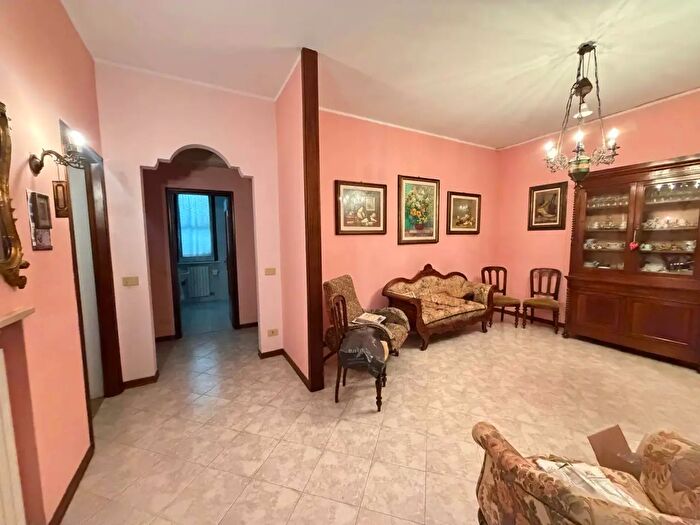 Casa quadrilocale in vendita in Via Roma, Calendasco