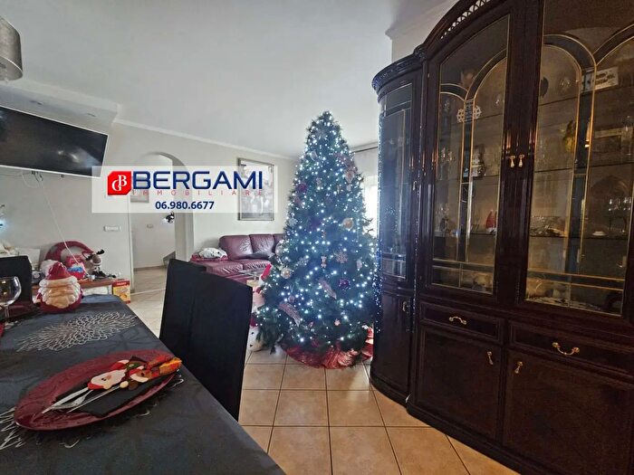 Casa con 7 locali in vendita in Via Lago di Garda, Nettuno