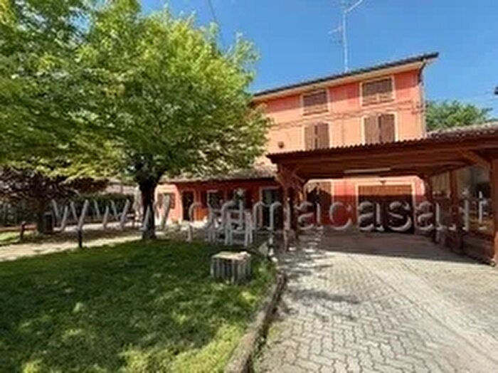 Casa con 7 locali in vendita in Novellara