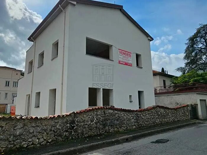 Appartamento con 8 locali in vendita in Via delle Rose, Lucca