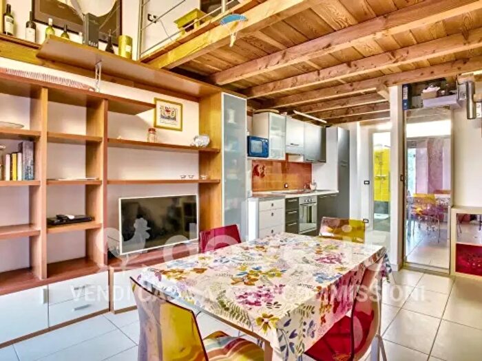 Appartamento bilocale in vendita in Via Roma, Porto Valtravaglia