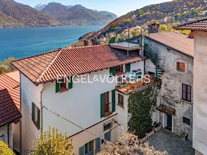 Casa con 6 locali in vendita in Cremia