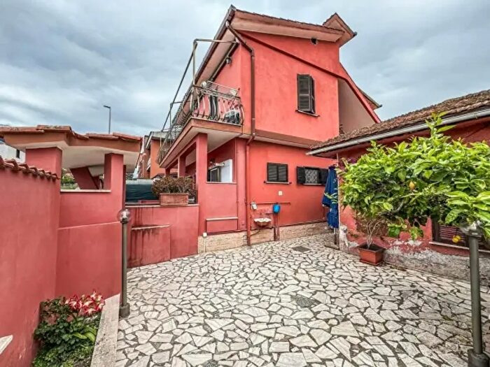 Appartamento trilocale in vendita in Via Marcellino da Civezza, Roma