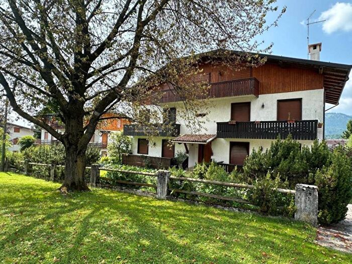 Appartamento trilocale in affitto in Via Monte Meatta, Canove Di Roana, Roana