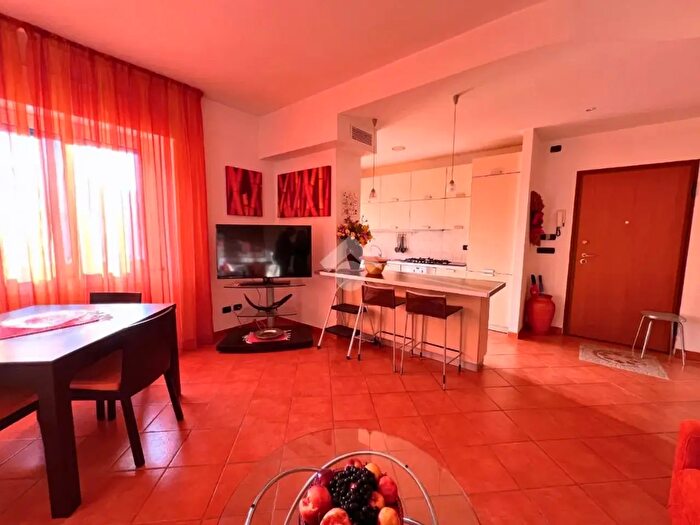 Appartamento bilocale in vendita in Via Camerano, Ancona