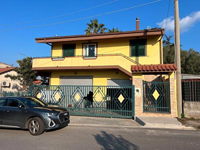 Casa con 6 locali in vendita in Via Dante Alighieri, Briatico