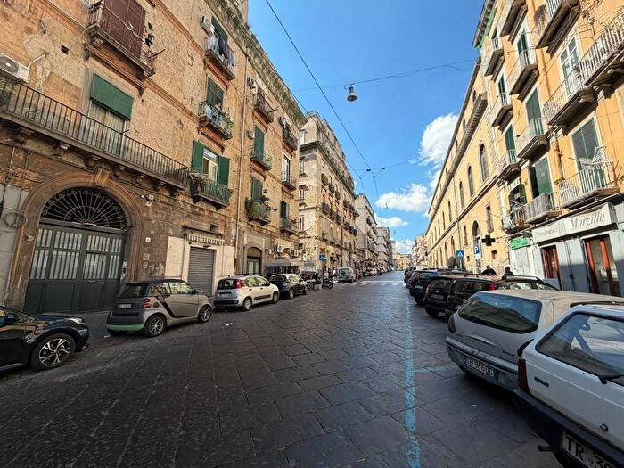 Appartamento quadrilocale in affitto in Via Cesare Rosaroll, Tribunali, Napoli